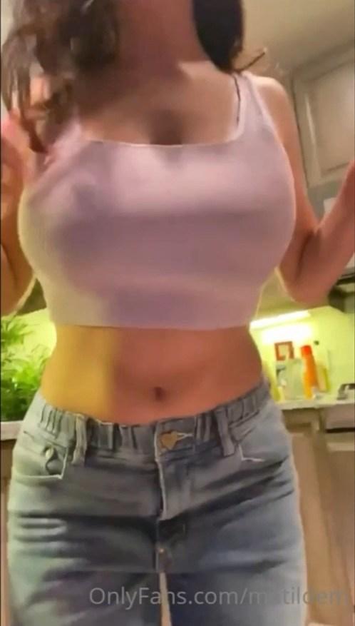 Mati Marroni Nude Kitchen Strip Pussy Slip Onlyfans Video