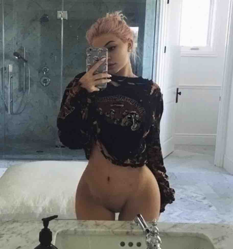 Kylie Jenner & Tyga Sex Tape Porn Leaked 14 Minutes Video! (26) |  InfluencerChicks