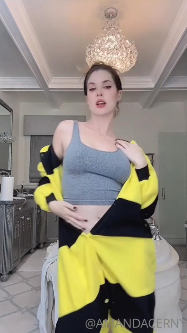 Amanda Cerny Onlyfans Nipple Slip Stripping Video Leaked