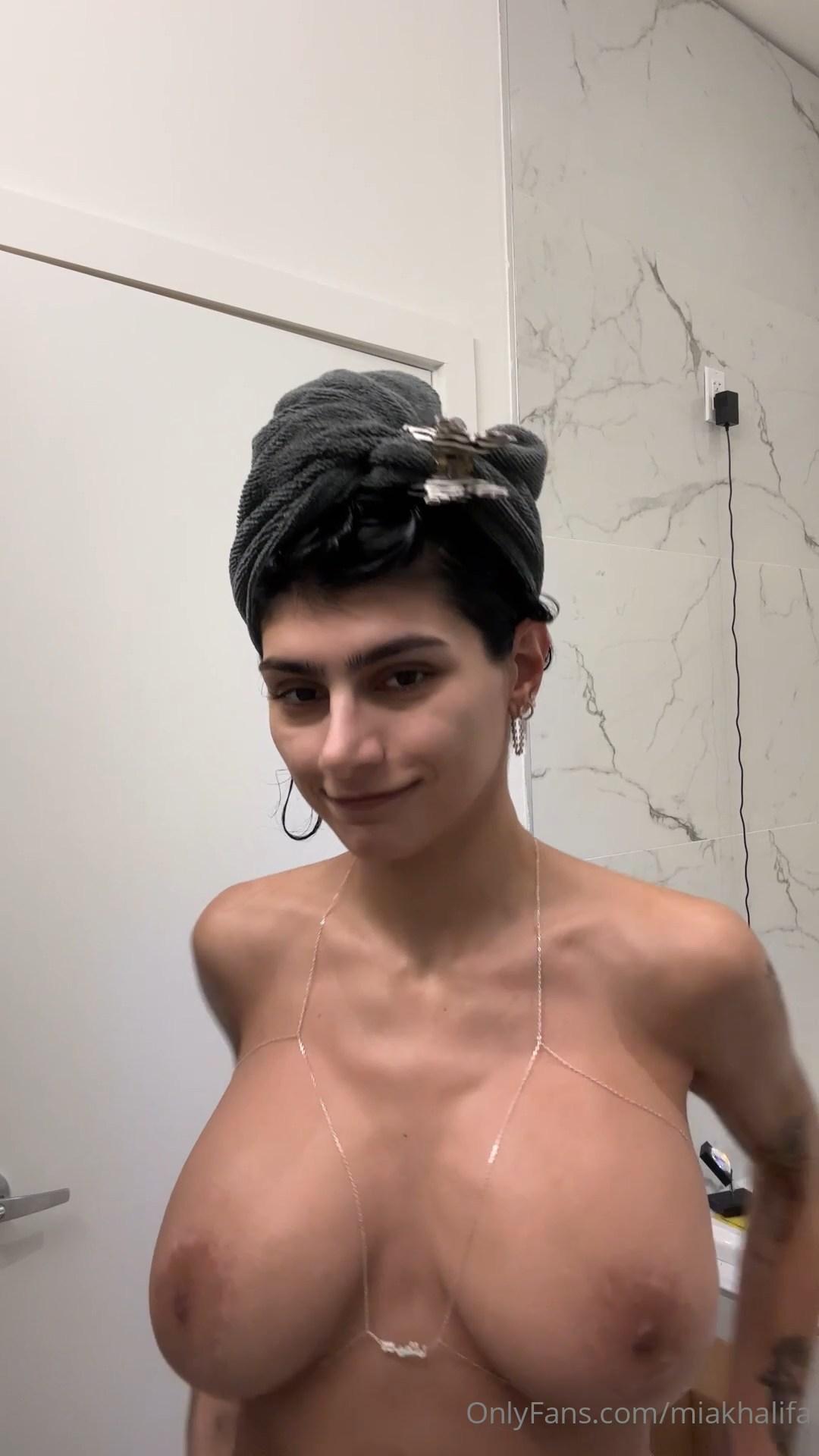 Mia Khalifa Nud