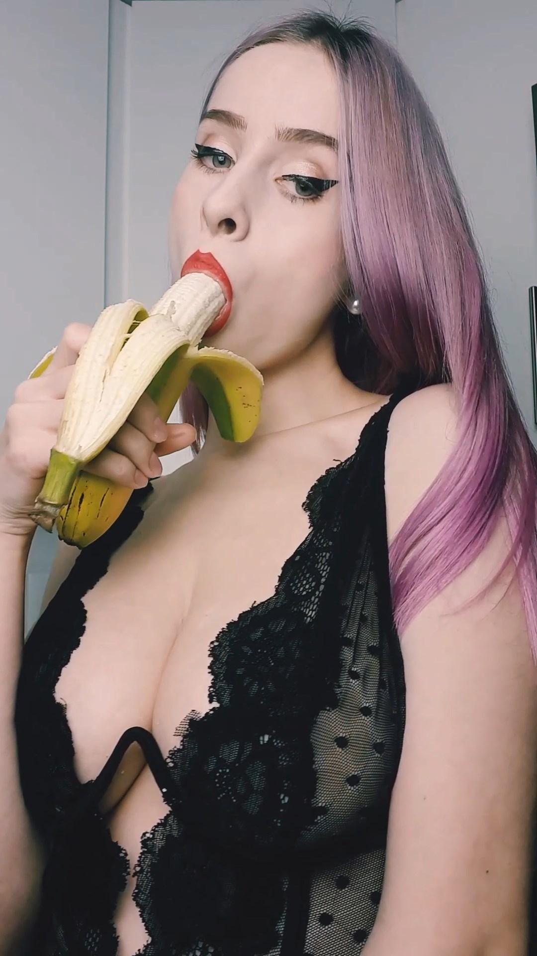 MizzyCyn Nude Banana Licking Patreon Video Leaked 1