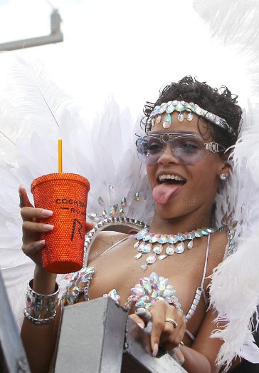 Rihanna Nude Nipple Slip BTS Photoshoot Set Leaked - Influencers